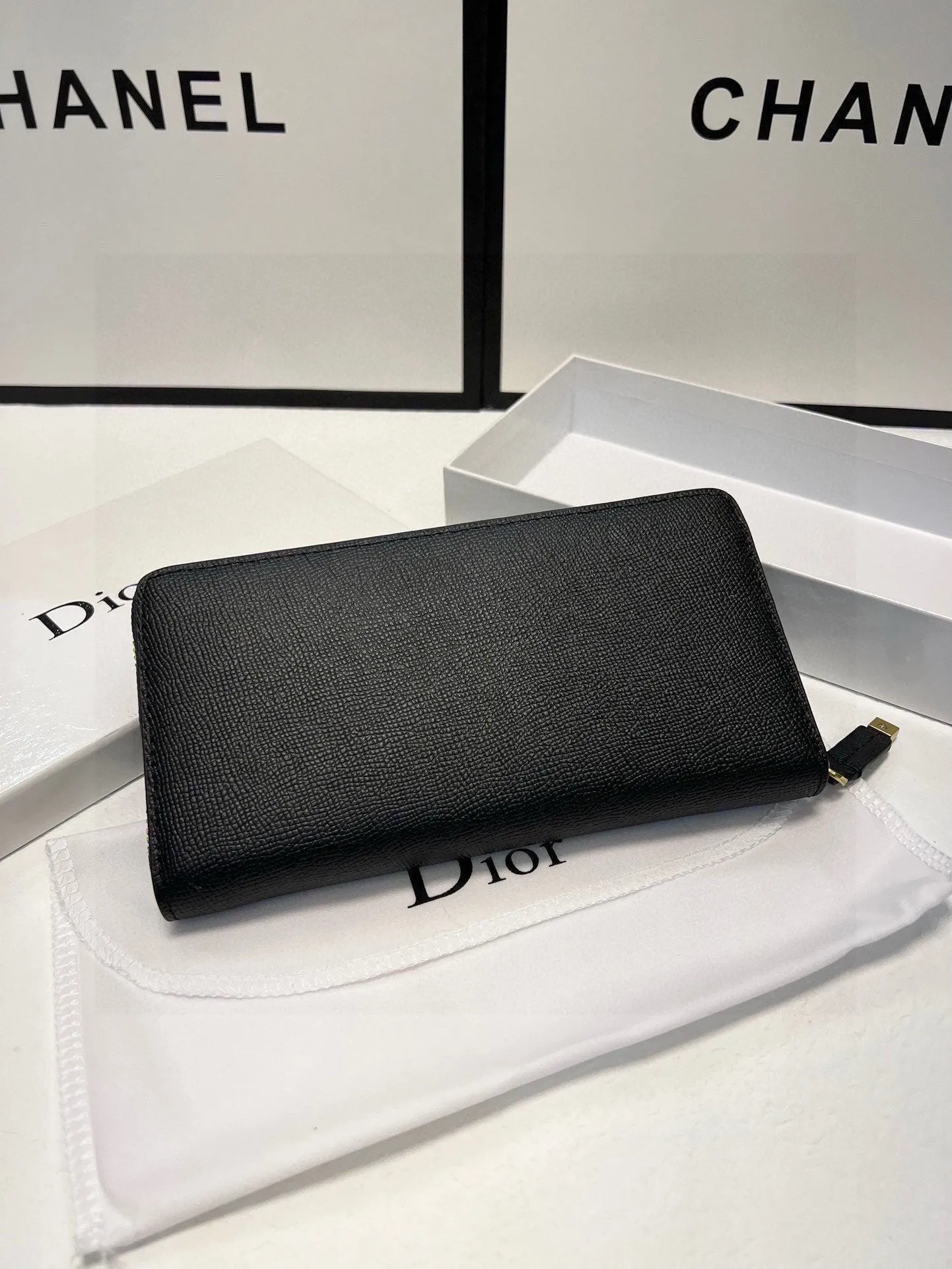 DR368 CD Icon Zipped Long Wallet / 8 x 4.5 inches