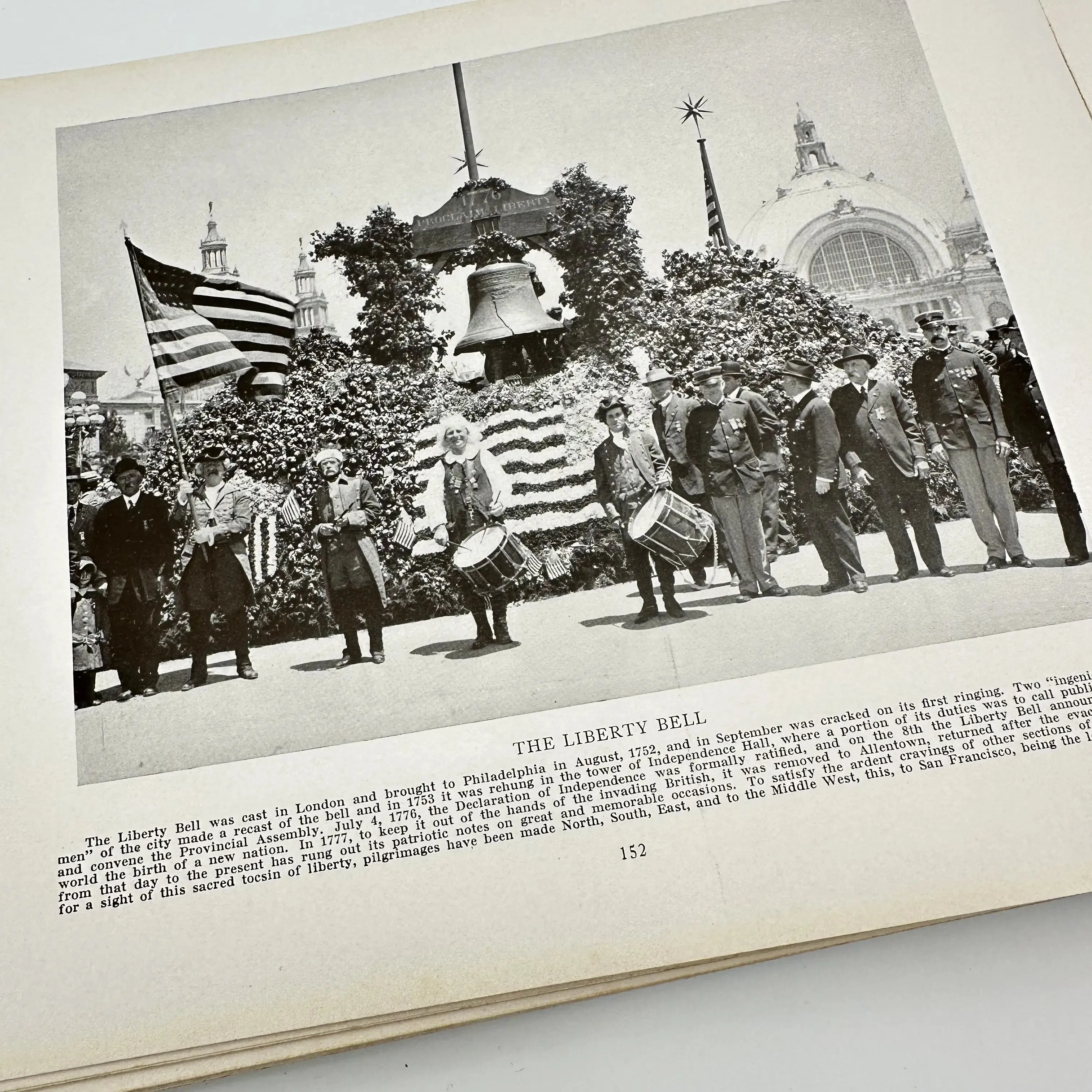 The Blue Book: A Comprehensive Official Souvenir View Book, Illustrating the Panama-Pacific Internation Exposition, San Francisco, 1915