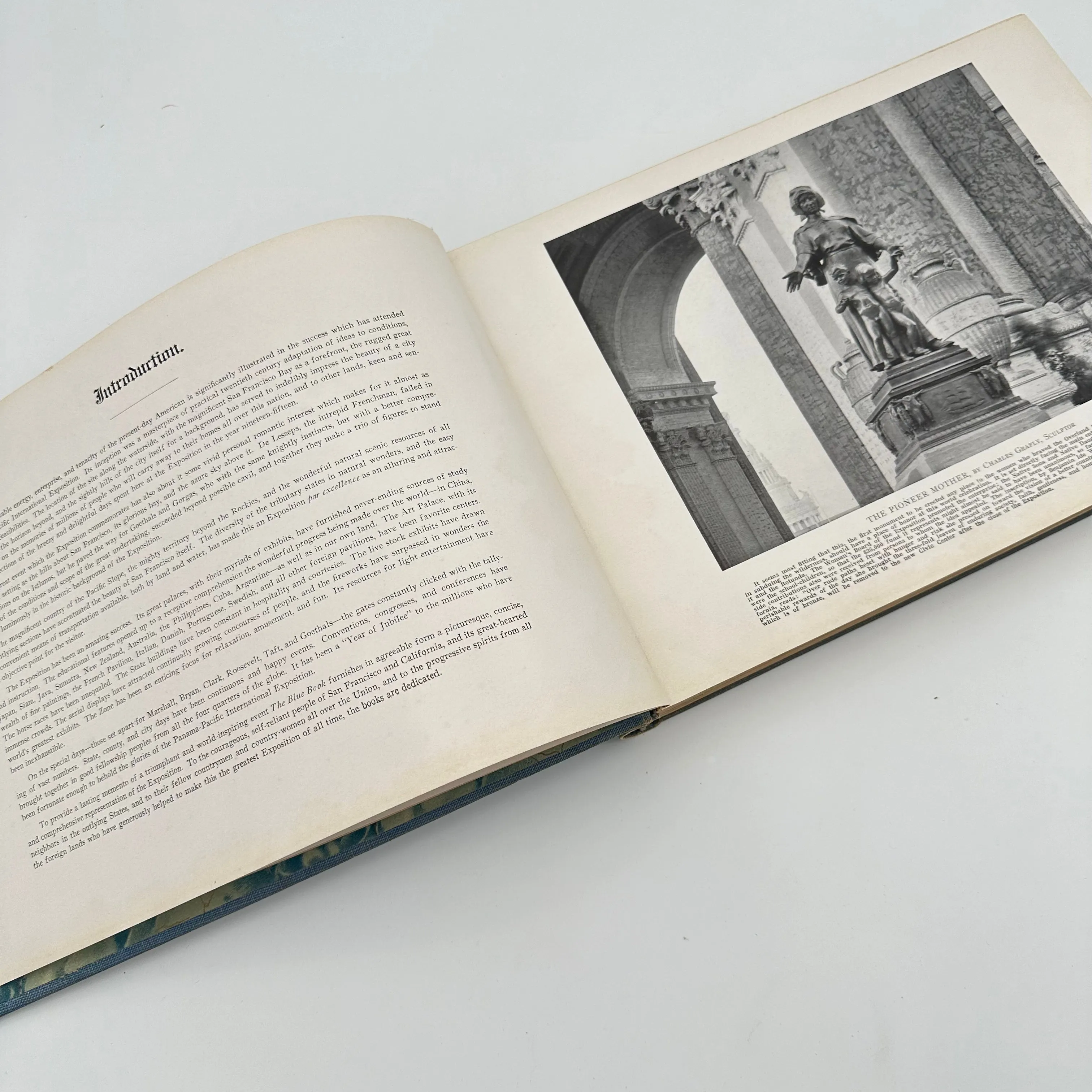 The Blue Book: A Comprehensive Official Souvenir View Book, Illustrating the Panama-Pacific Internation Exposition, San Francisco, 1915