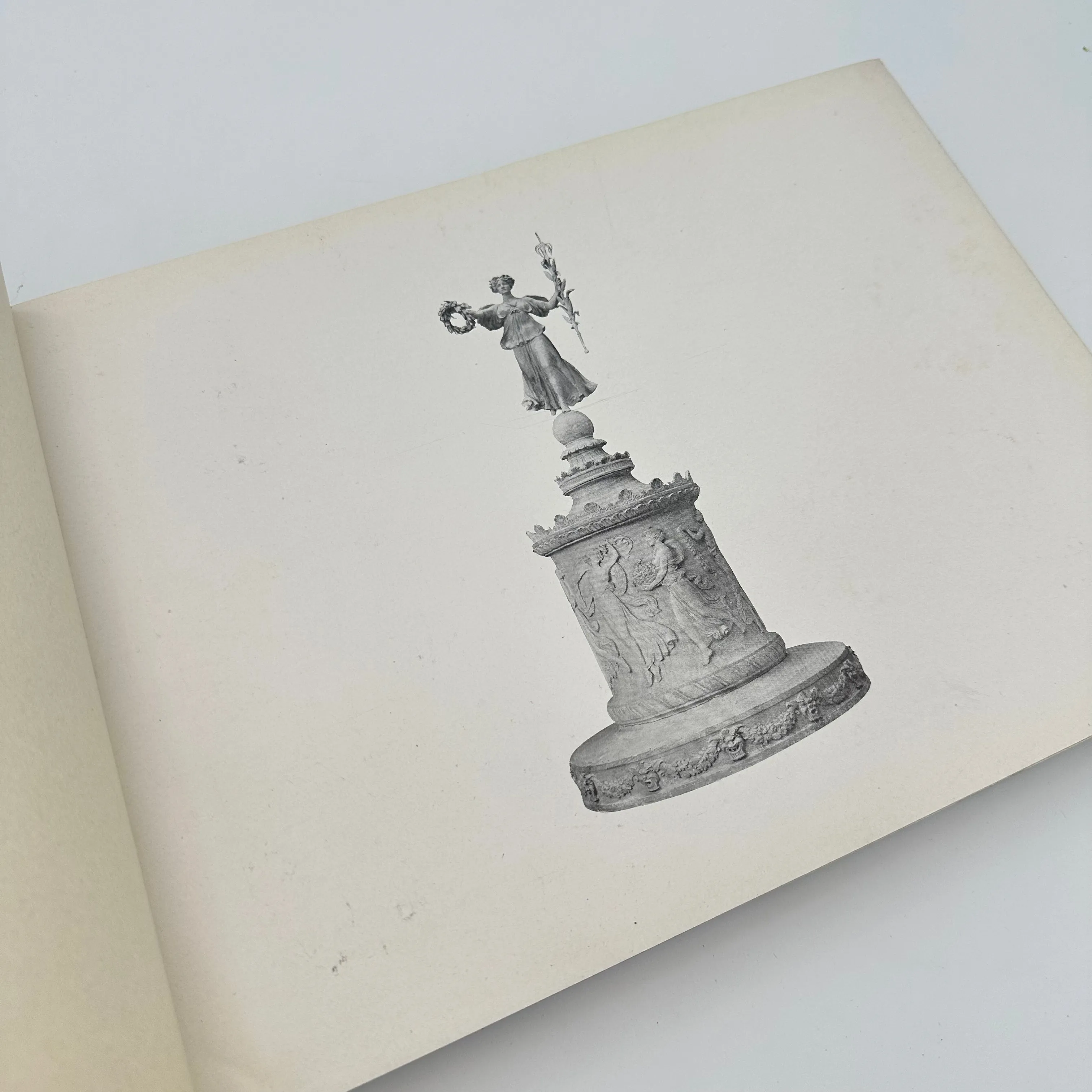 The Blue Book: A Comprehensive Official Souvenir View Book, Illustrating the Panama-Pacific Internation Exposition, San Francisco, 1915